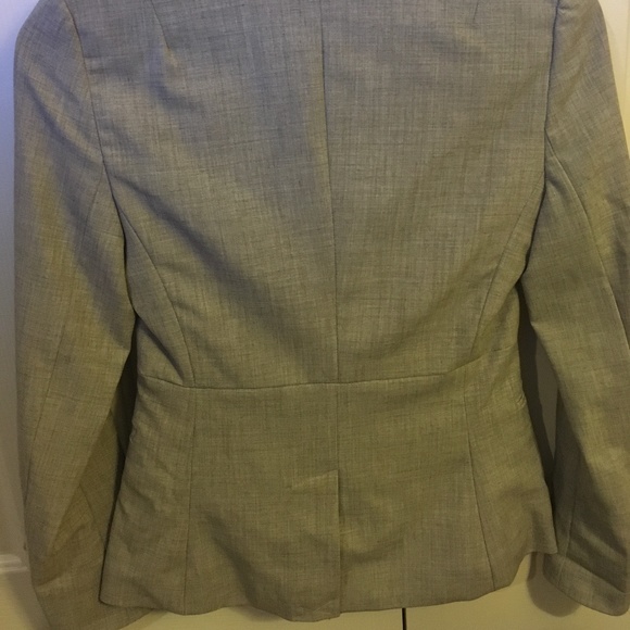 Banana Republic Light Gray Petite Blazer--NWT - Picture 4 of 4